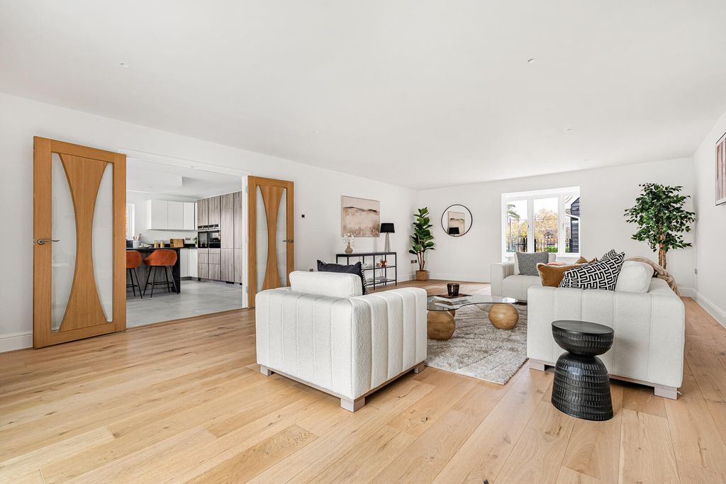 Property photo 3 of 27