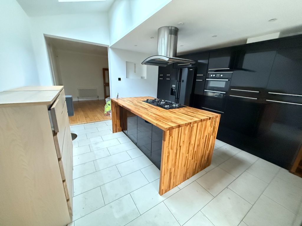 Property photo 2 of 9 4707852