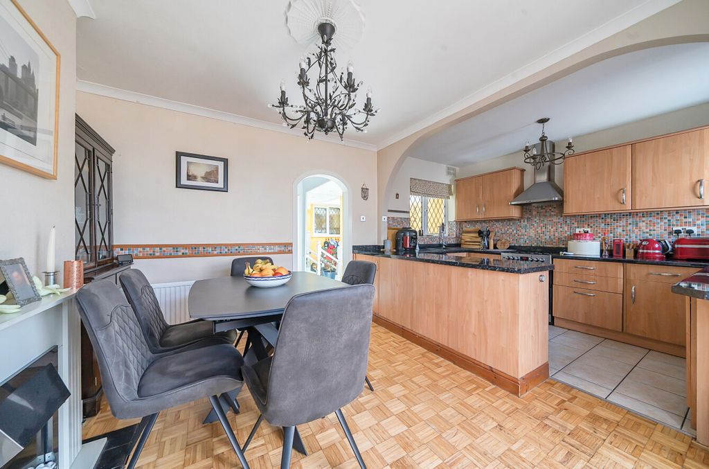 Property photo 3 of 21 1311342-21-684c7B...