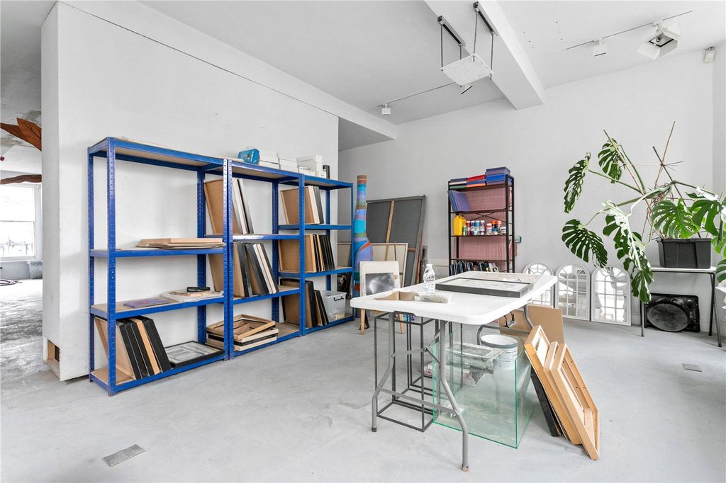 Property photo 3 of 19 Picture No. 05