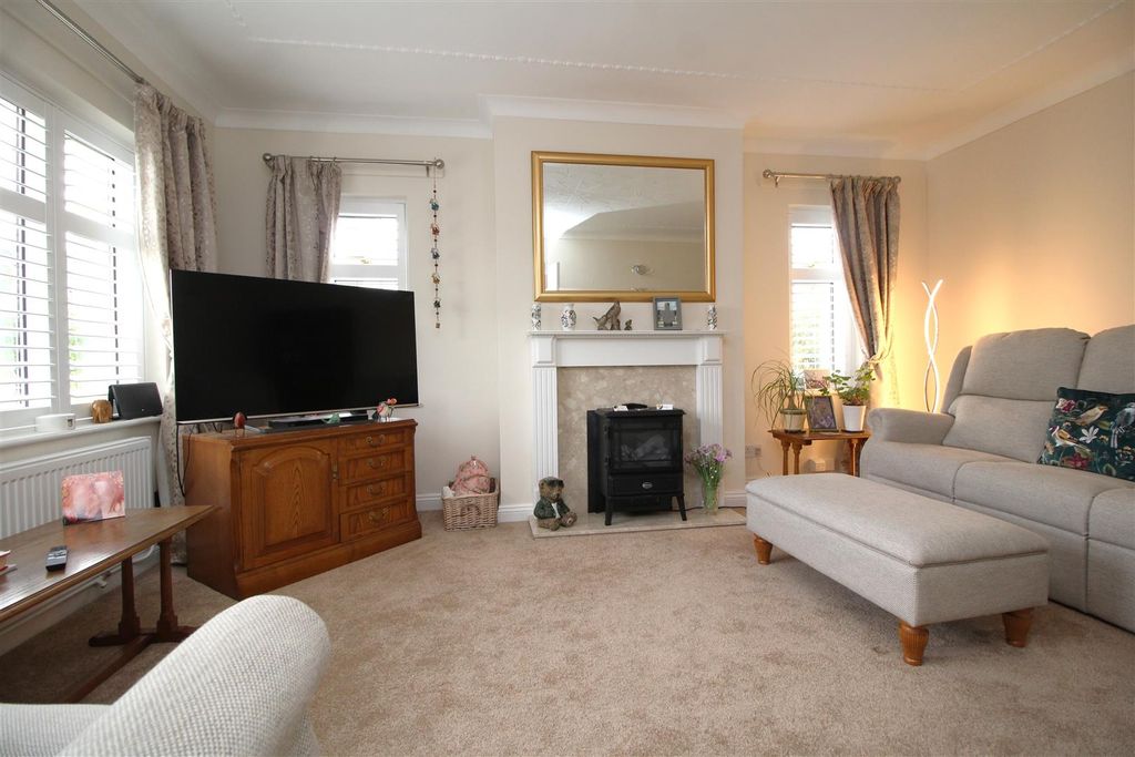 Property photo 2 of 20 Living Room .Jpg