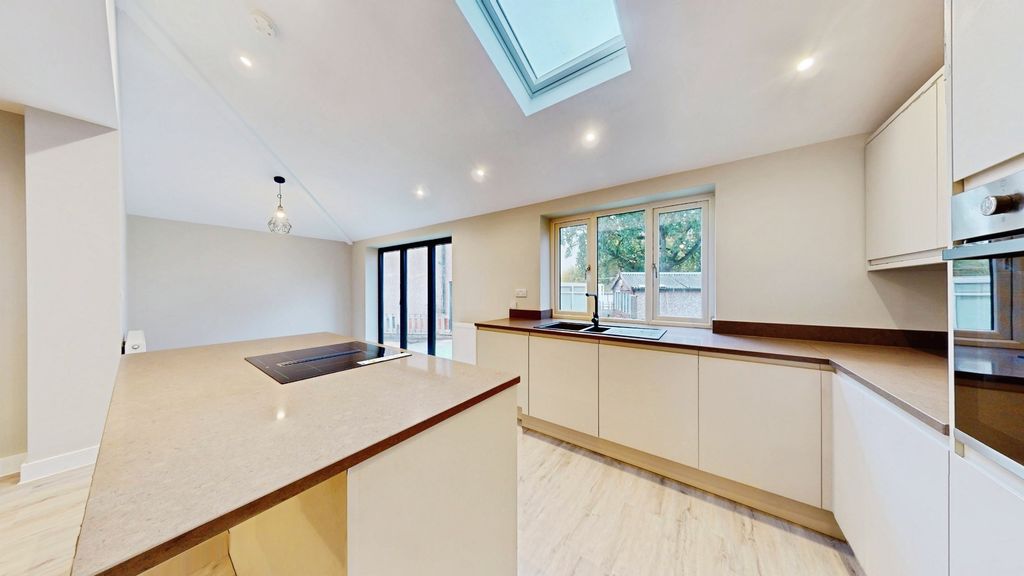 Property photo 3 of 20 Pbox-Img.Jpg