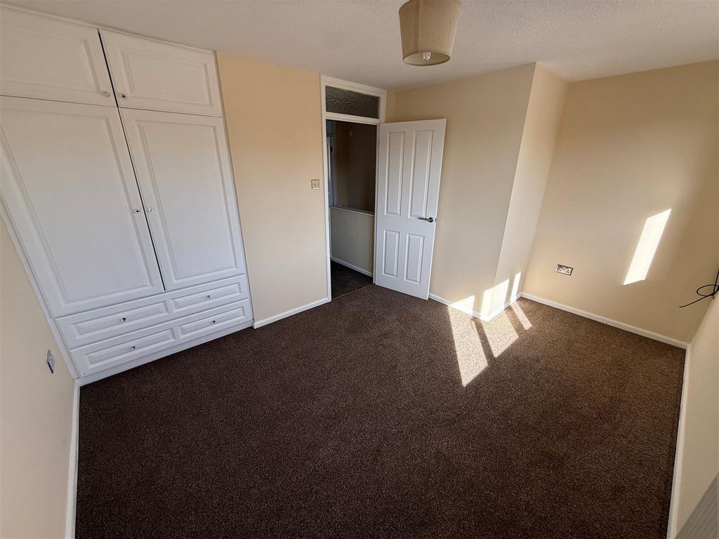 Property photo 3 of 8 Llys Road Bed1.Jpg