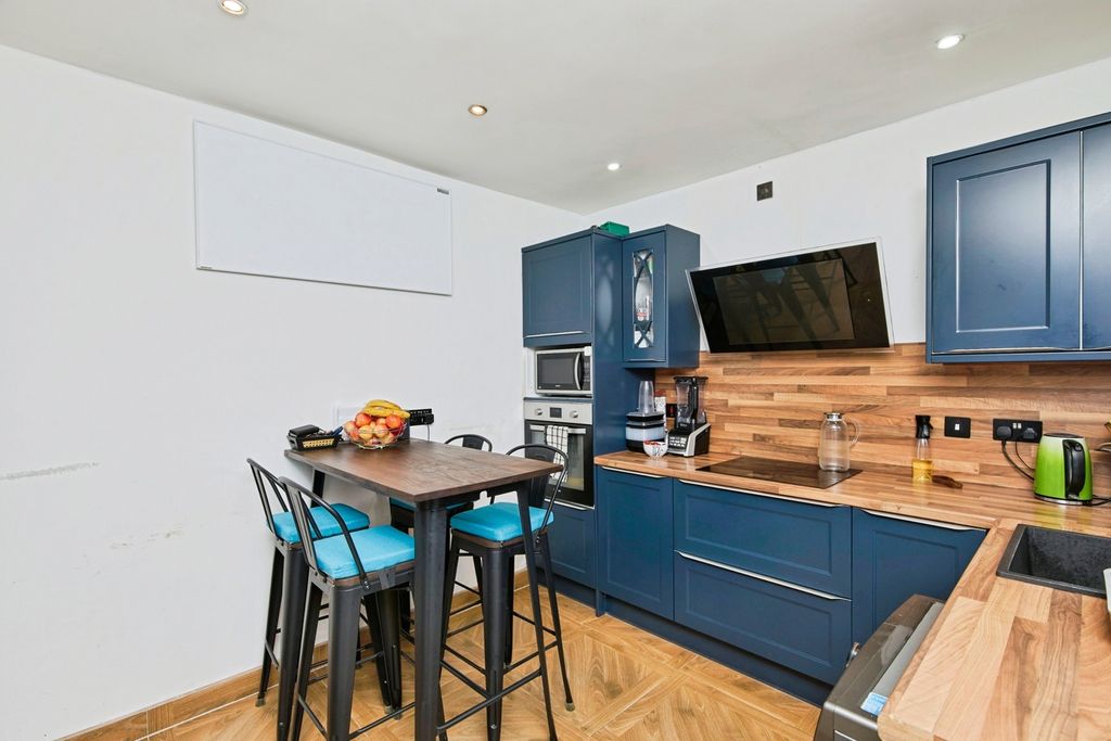 Property photo 3 of 17 Kitchen Diner