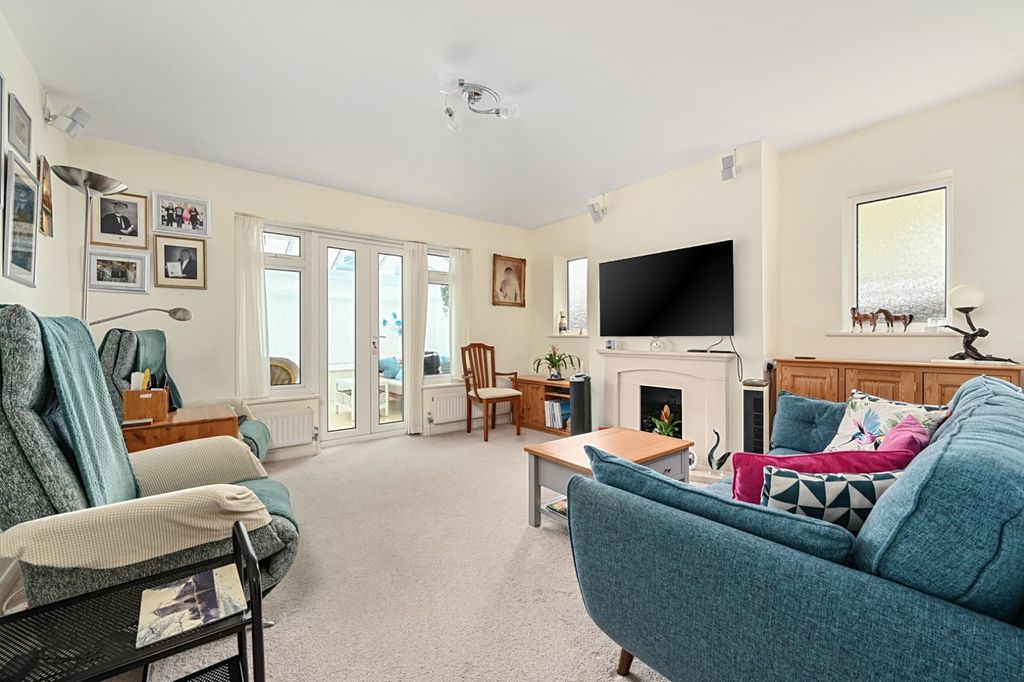 Property photo 2 of 26 Living Room