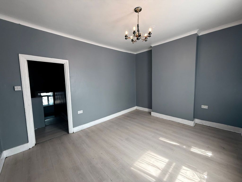 Property photo 2 of 10 1 (9)