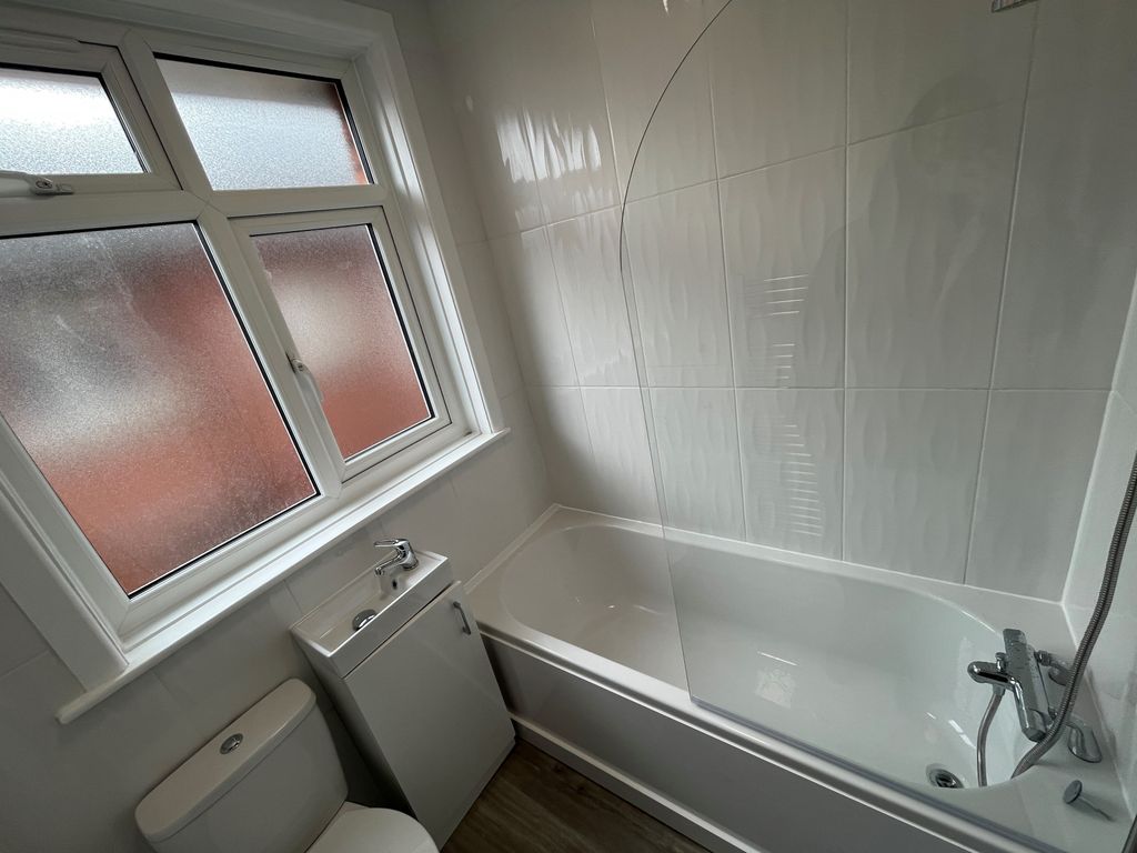 Property photo 2 of 6 Bathroom 2