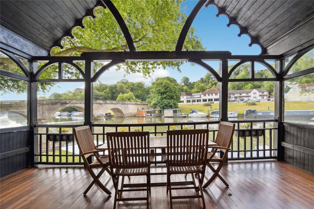 Property photo 2 of 25 Balcony