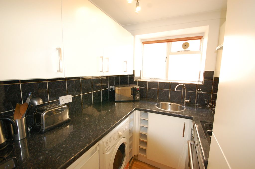Property photo 3 of 6 Kitchen