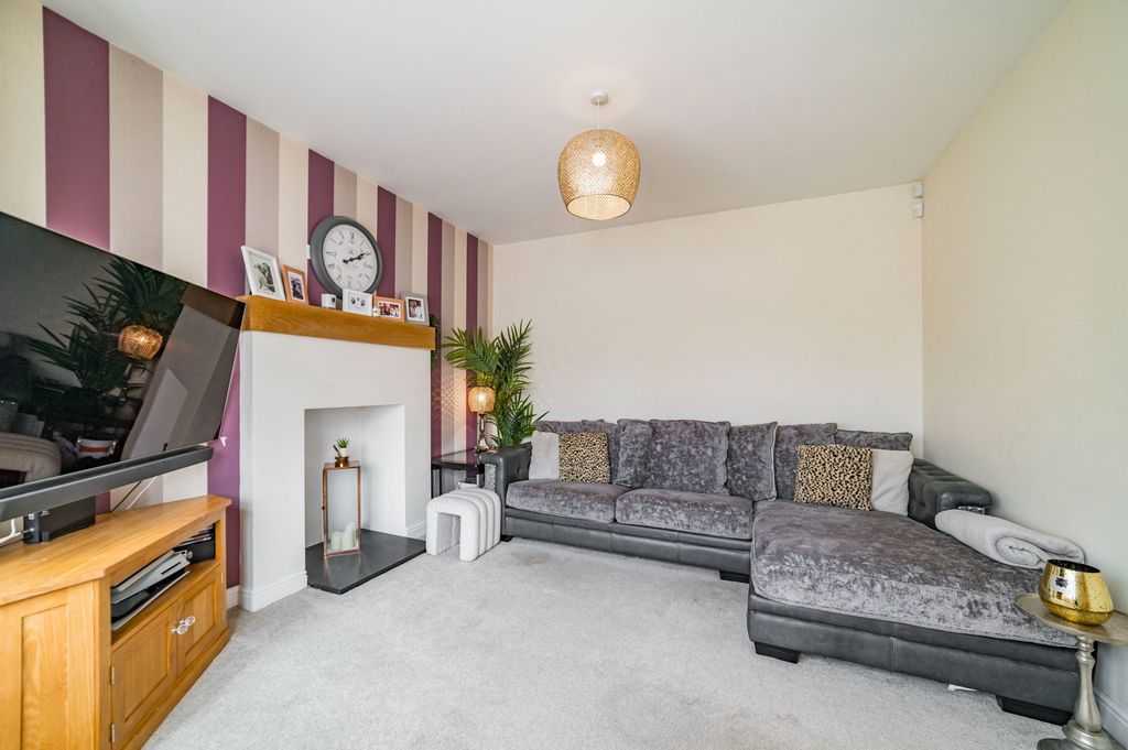 Property photo 3 of 32