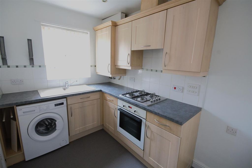 Property photo 2 of 8 Kitchen