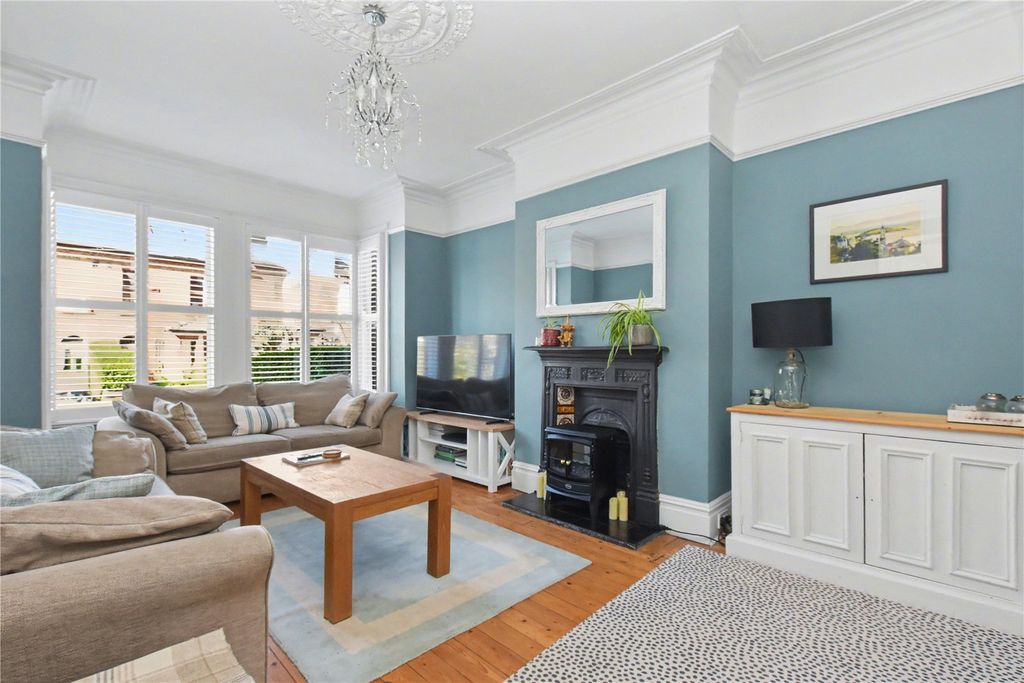 Property photo 2 of 19 Lounge