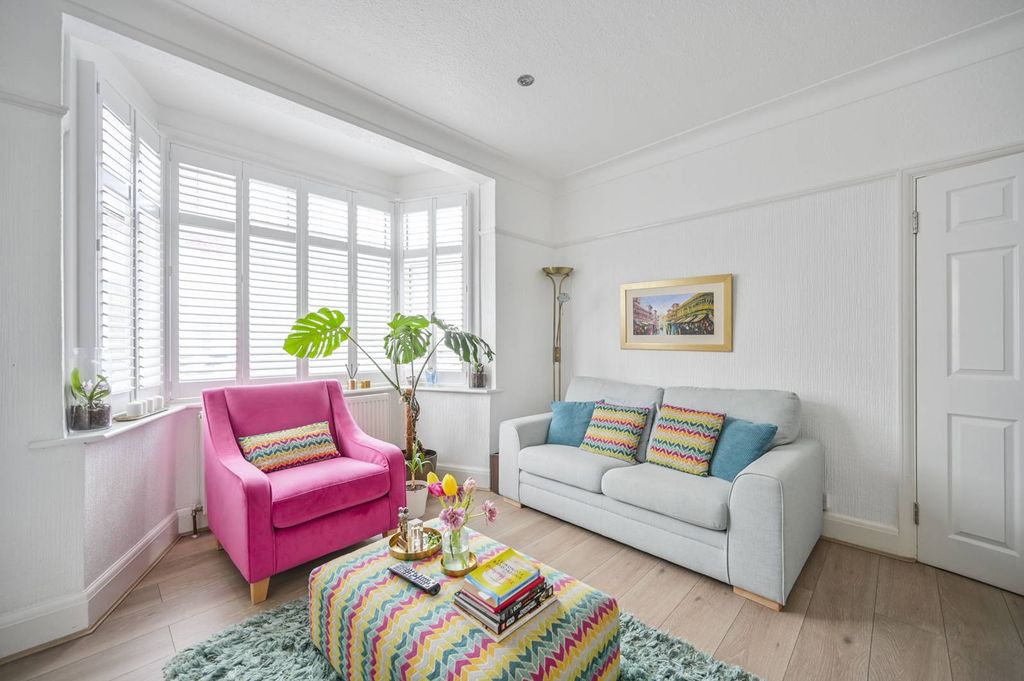 Property photo 2 of 27