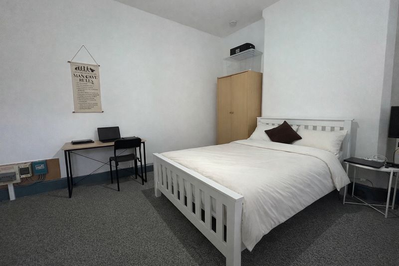 Property photo 1 of 7 Photo 7