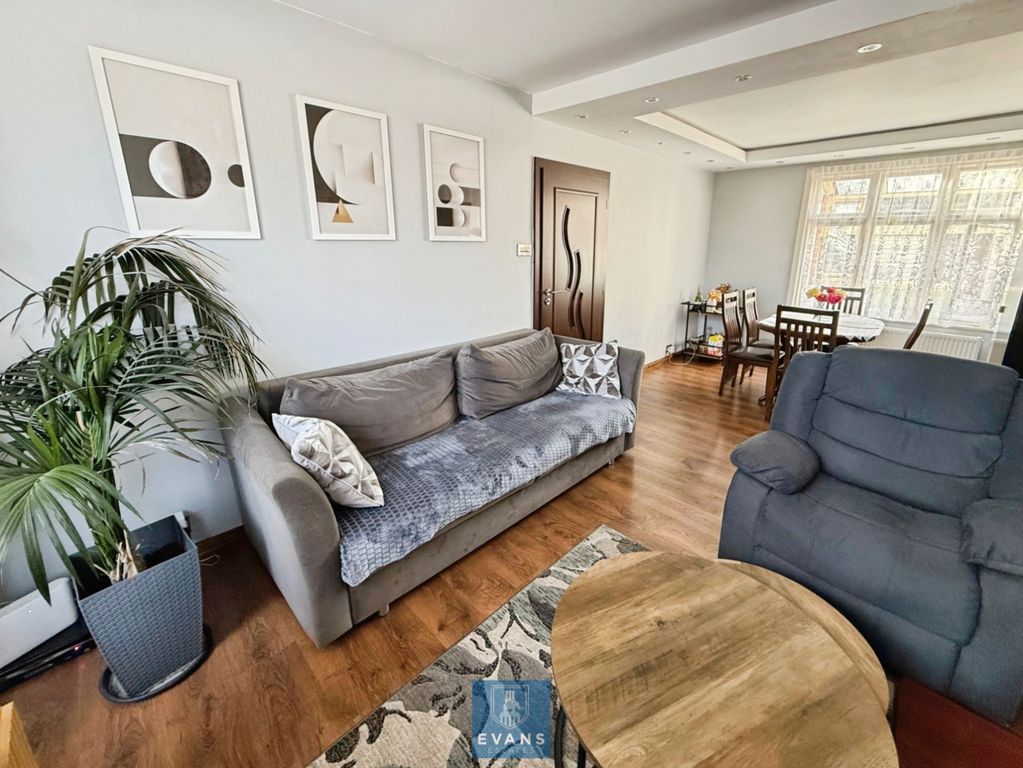 Property photo 2 of 14 Lounge