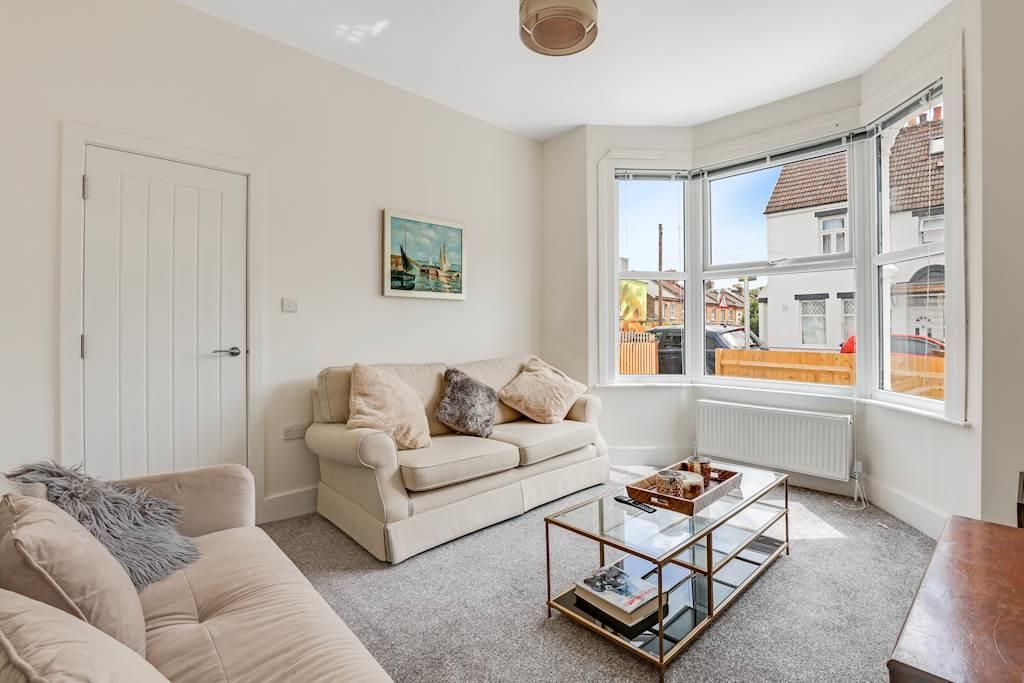 Property photo 2 of 14 07-4Cabjhpropwpen - 12 Southey Street - 5-Small.Jp