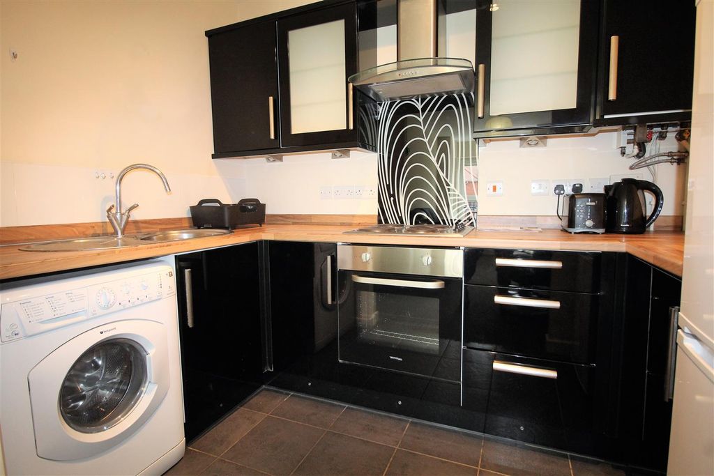 Property photo 3 of 12