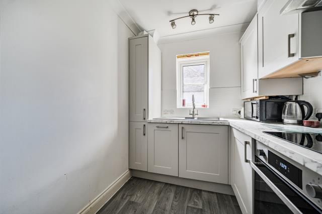 Property photo 3 of 18 Kitchen
