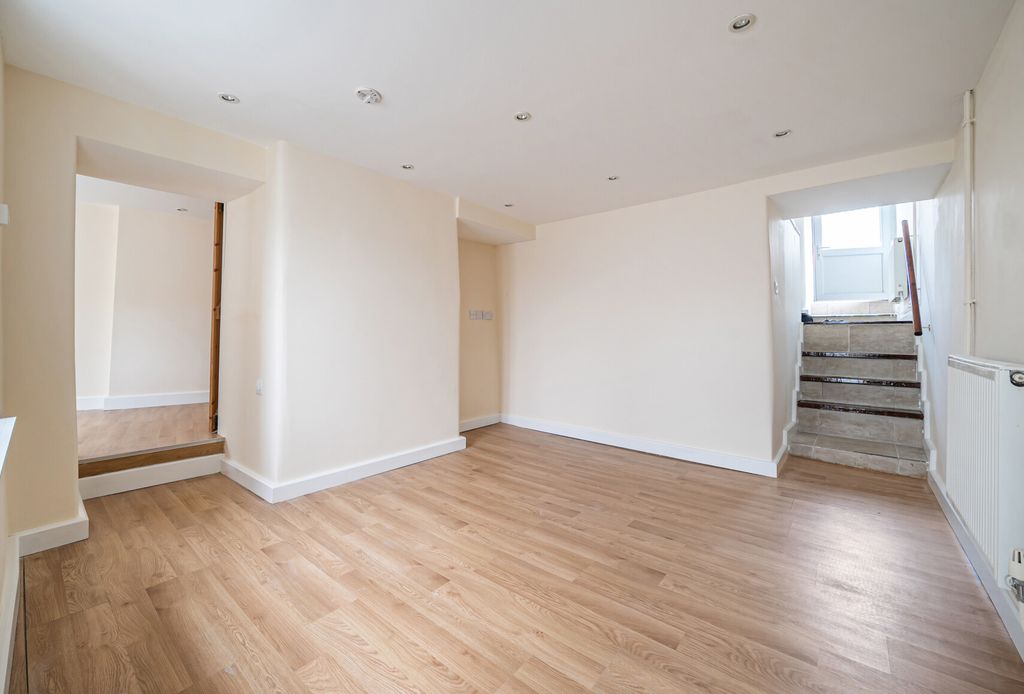 Property photo 3 of 19 1355385-11-68c455...