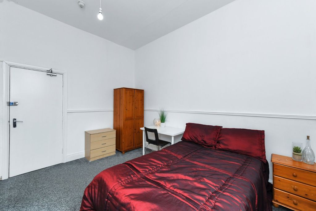 Property photo 1 of 6 Picture No. 17