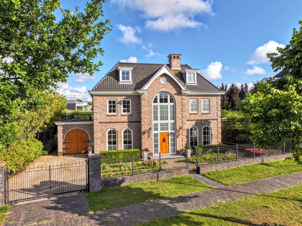 Property photo 2 of 53