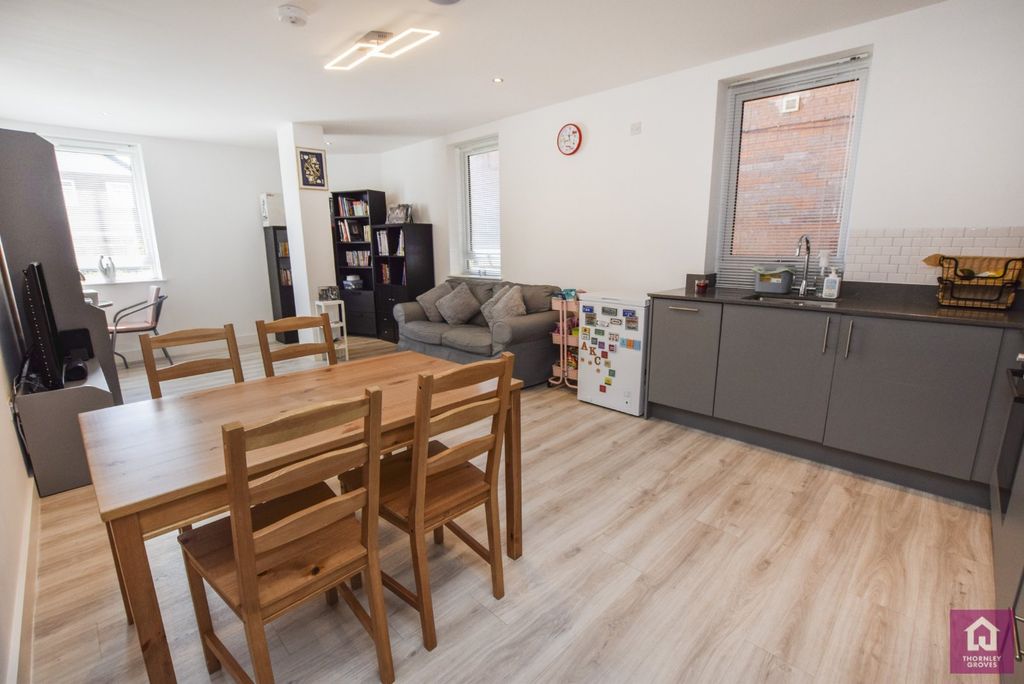 Property photo 2 of 18 Living/Kitchen