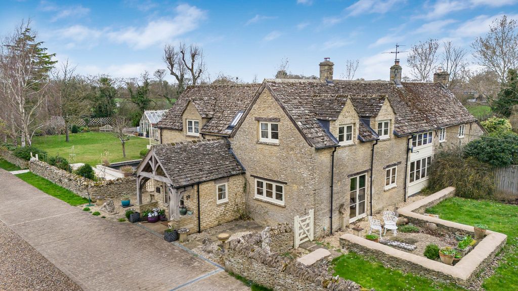 Property photo 3 of 44