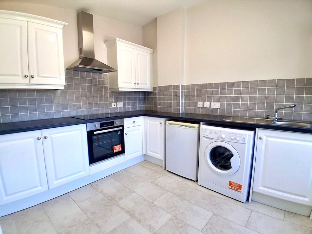 Property photo 2 of 7 Kitchen
