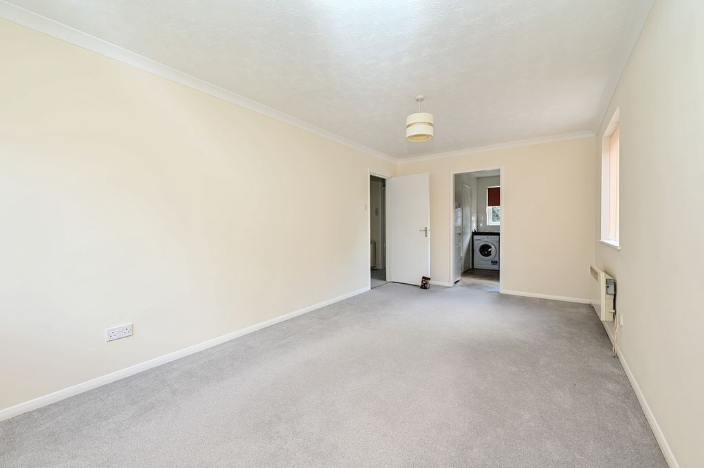 Property photo 3 of 8 7 Brittain Court (2)
