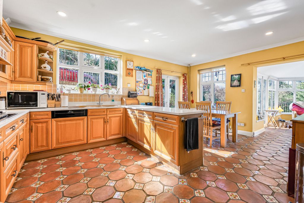 Property photo 3 of 25 Kitchen