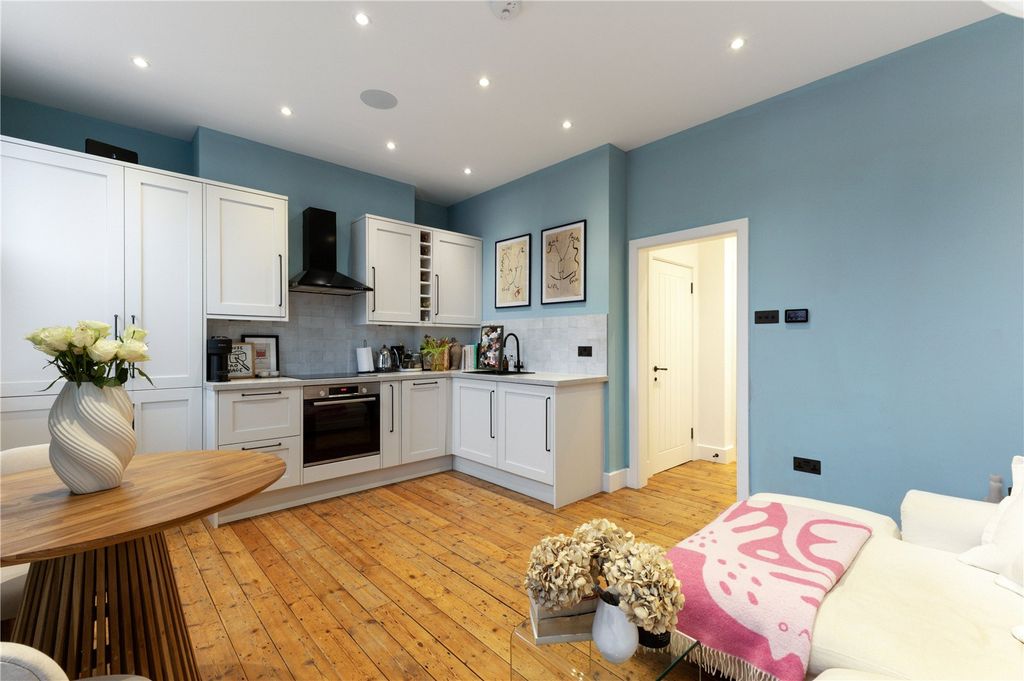 Property photo 3 of 16 Picture No. 12