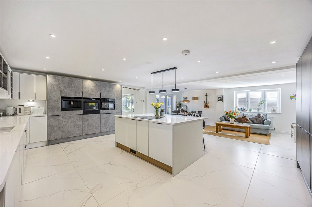 Property photo 3 of 14 Picture No. 24