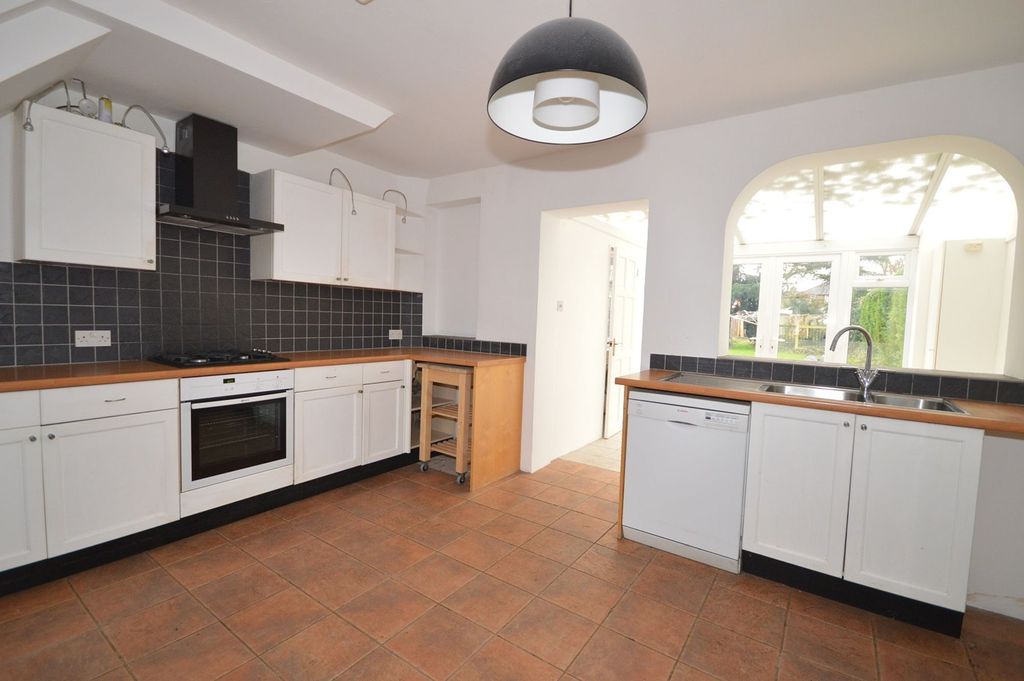 Property photo 2 of 9 Kitchen