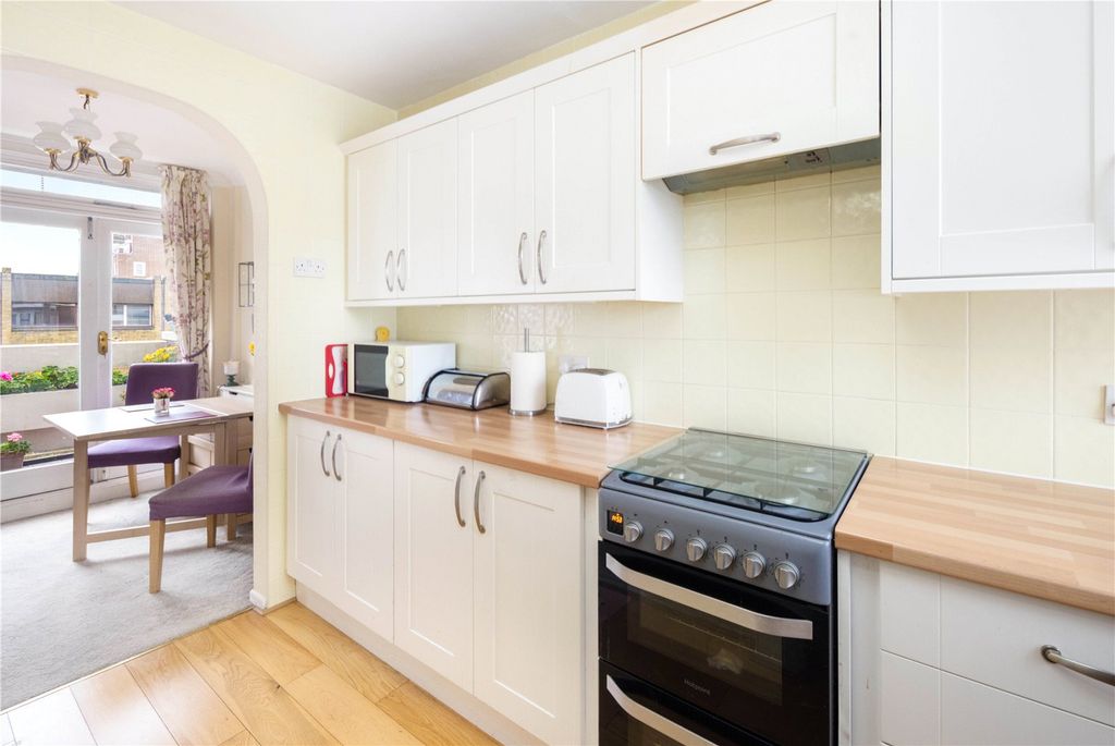 Property photo 3 of 23 Kitchen