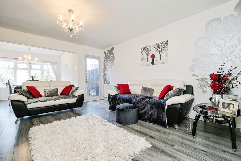 Property photo 3 of 17 Photo