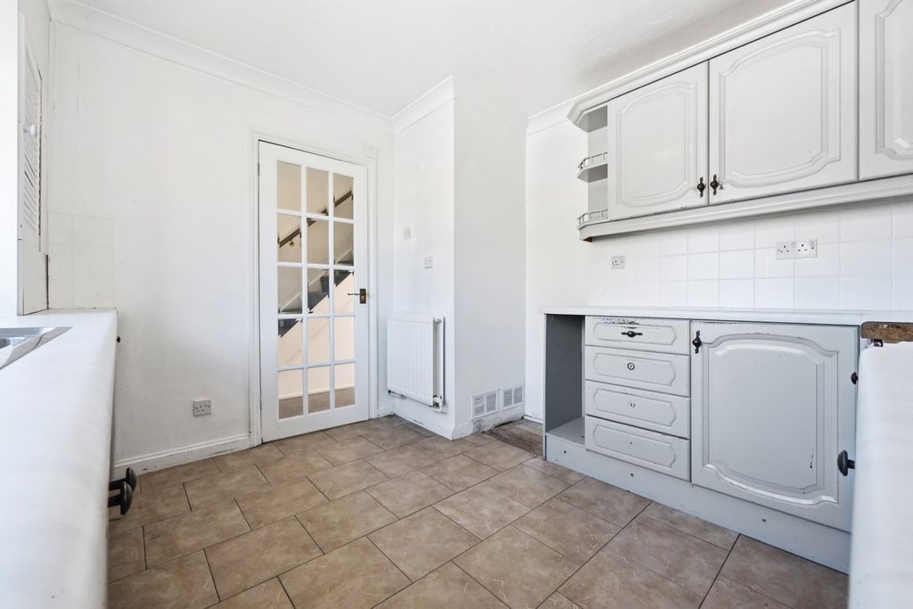 Property photo 2 of 27
