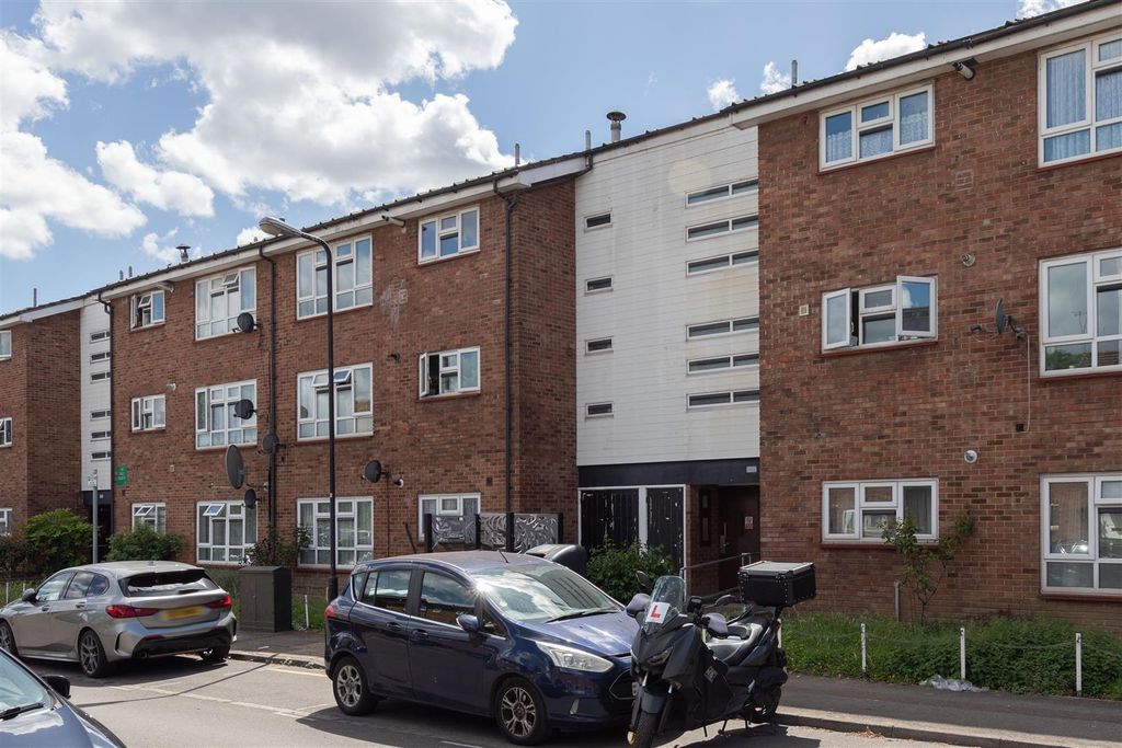 Property photo 1 of 14 Arkley Road, E17