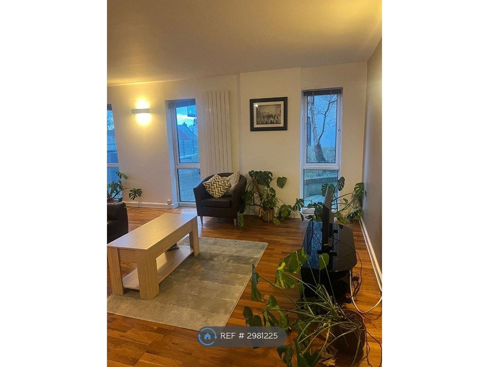 Property photo 1 of 10 Main Room