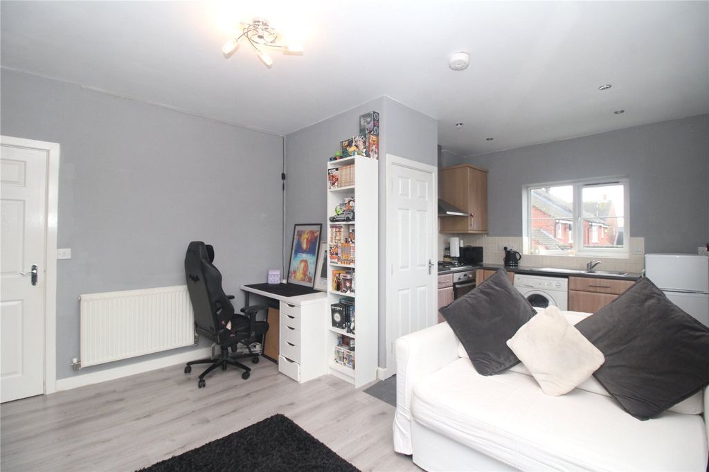 Property photo 3 of 9 Living Area