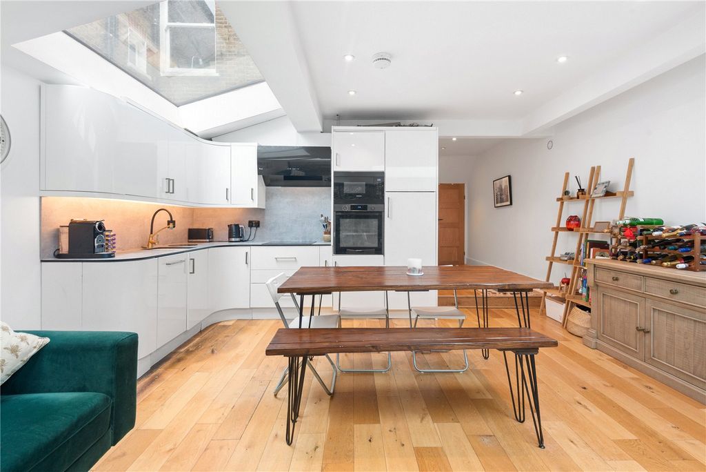 Property photo 2 of 10 Kitchen