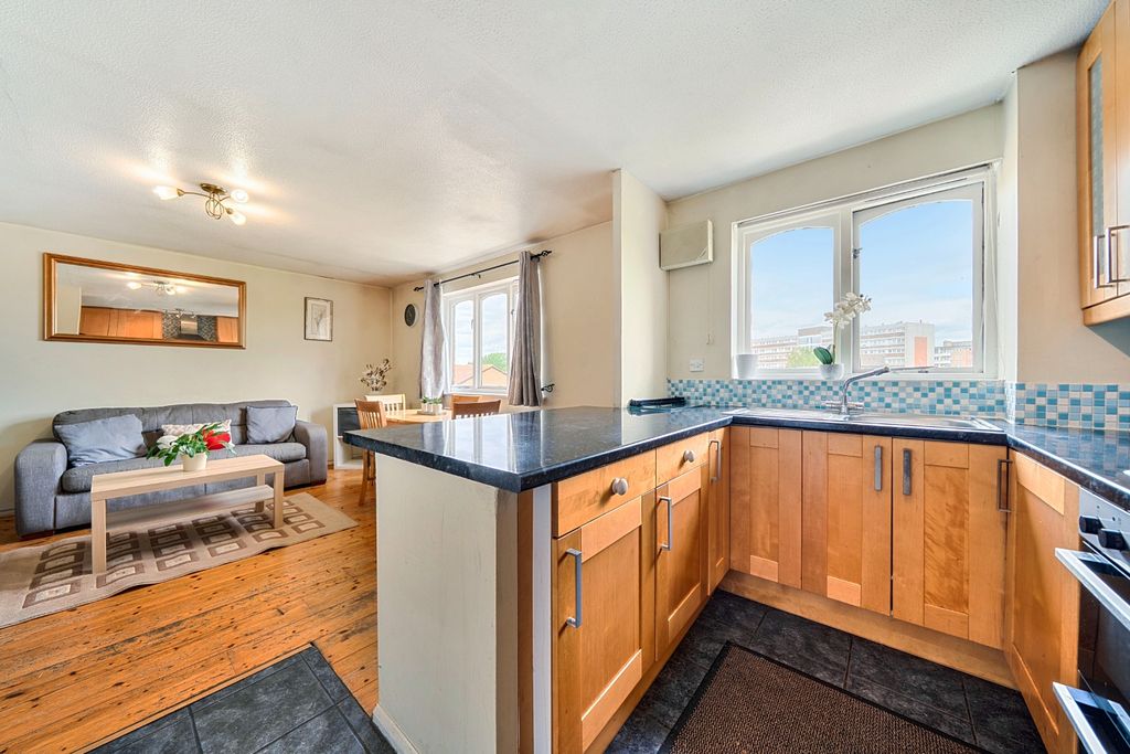 Property photo 3 of 13 5232454