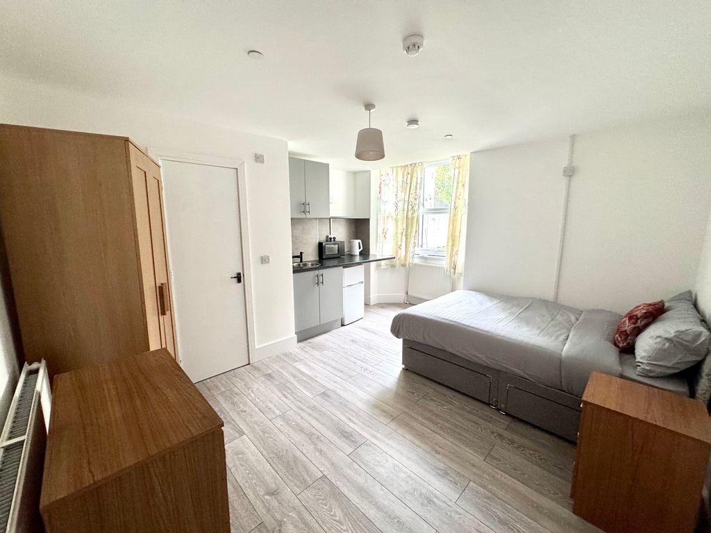 Property photo 1 of 4