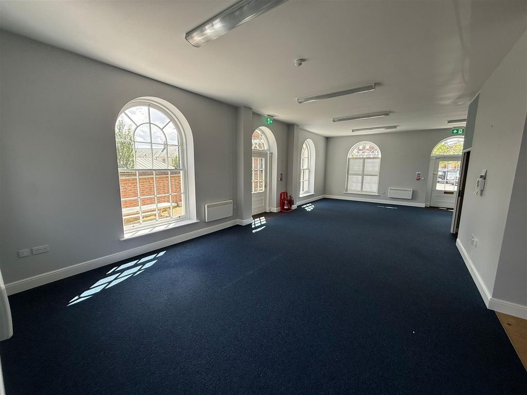 Property photo 2 of 13 3, 5 Crown Place-1.Jpg