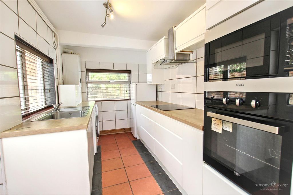 Property photo 2 of 18 Kitchen
