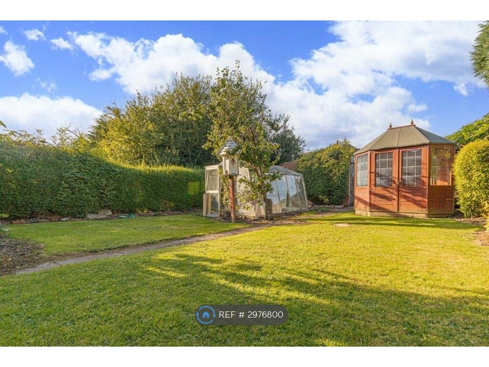 Property photo 1 of 15 Stylish 3-Bedroom Home With Large Garden