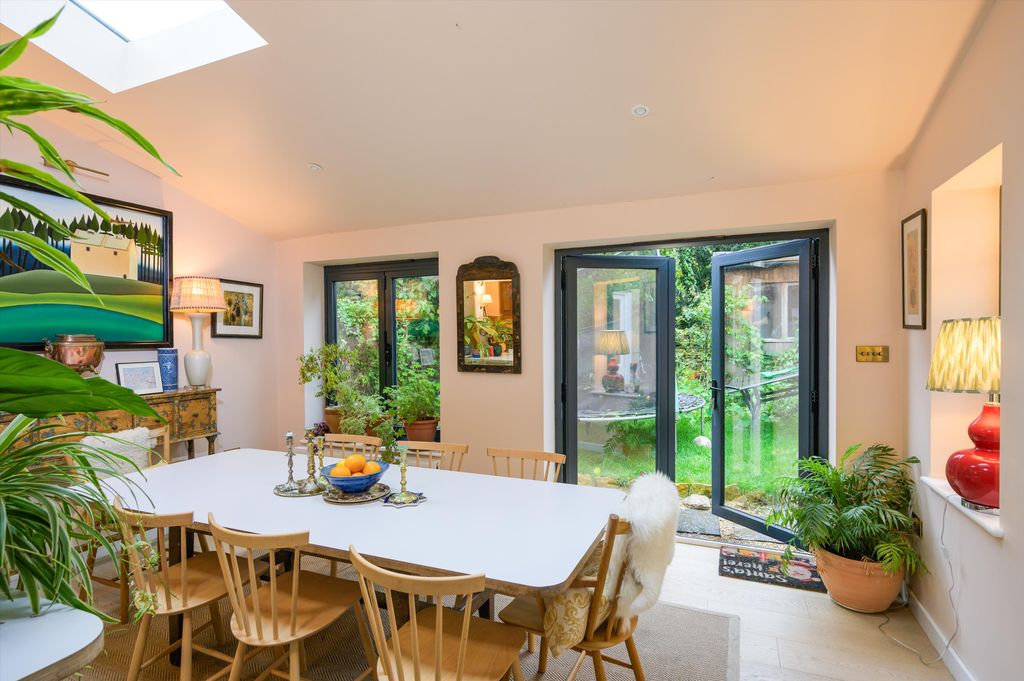 Property photo 3 of 24 Image