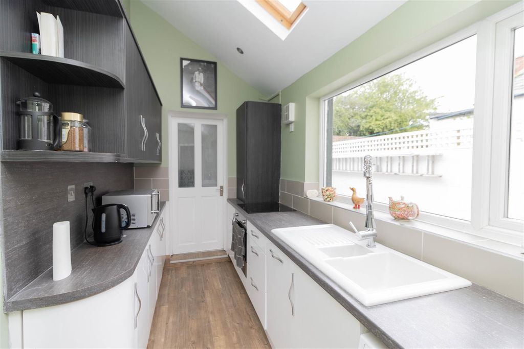 Property photo 2 of 18 Kitchen
