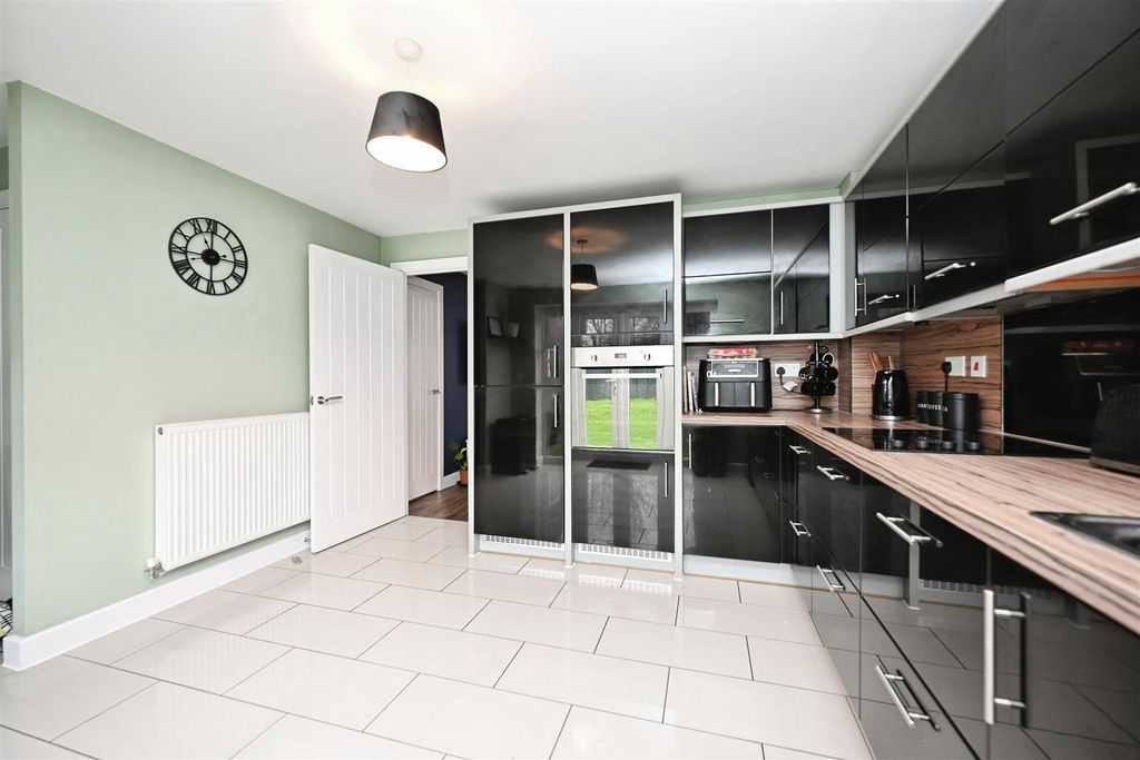 Property photo 3 of 25 Kitchen/Diner