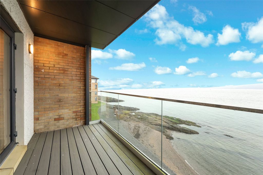 Property photo 2 of 18 Balcony