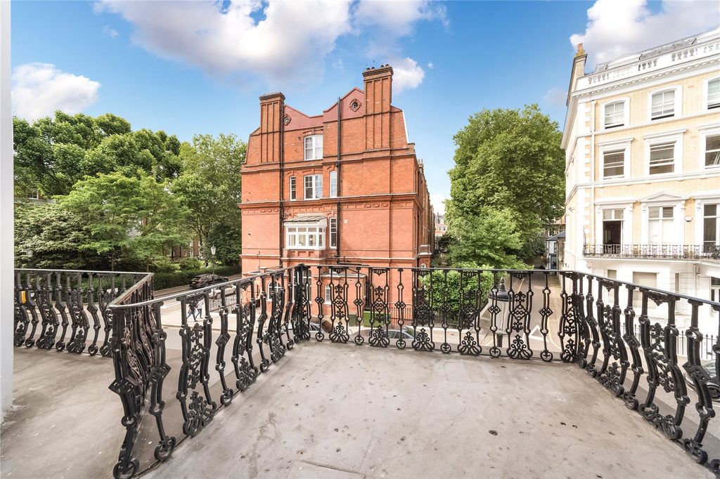 Property photo 2 of 13 Terrace